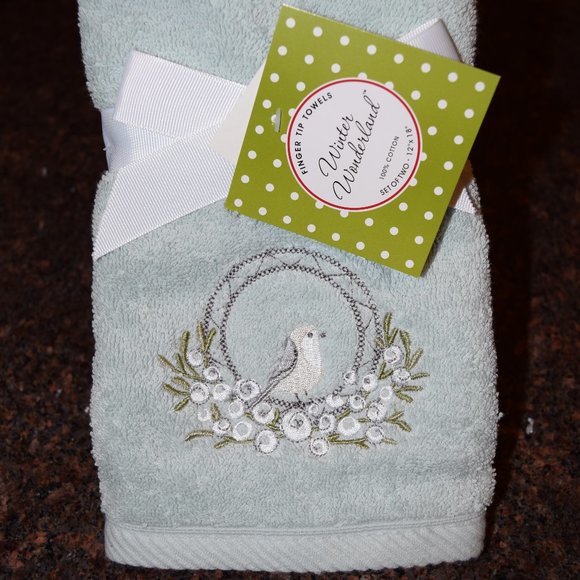 Winter Wonderland Set of 2 Finger Tip Towels - Picture 1 of 3